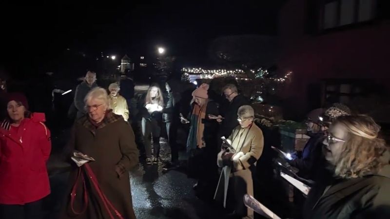 lee carol singing video